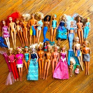 Assorted dolls including Barbies, some vintage